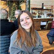 Profesora de lenguas (castellana, catalana e inglesa) e historia